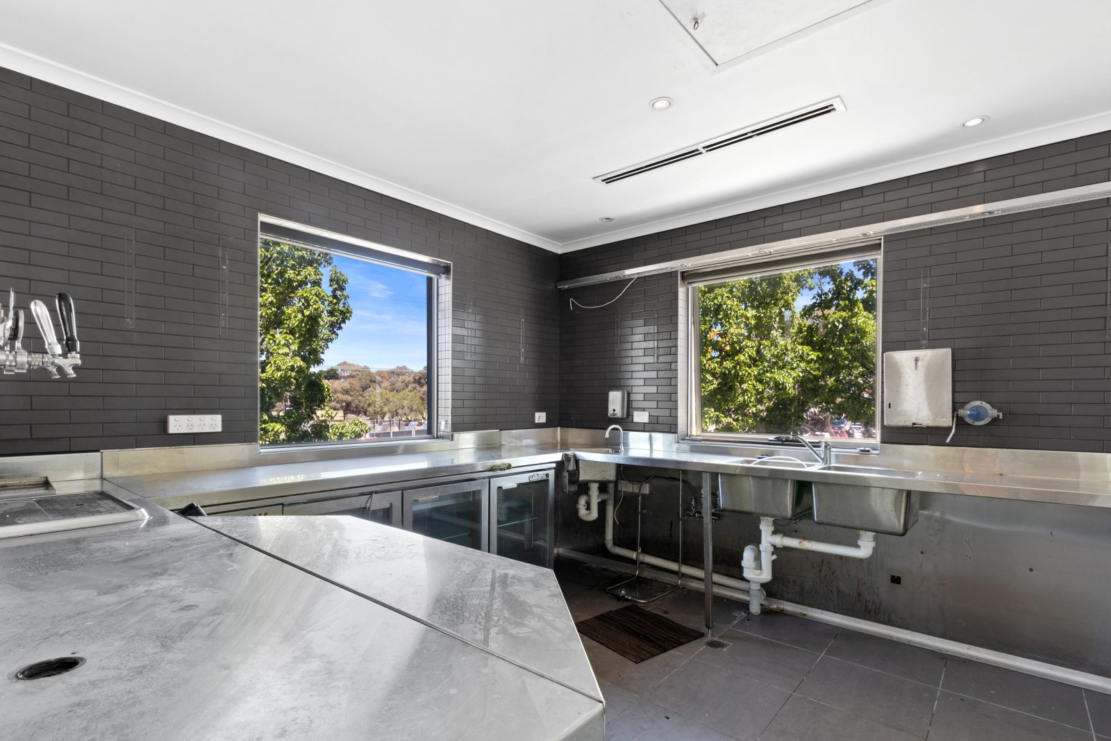 037 Open2view ID849339 254 craigieburn