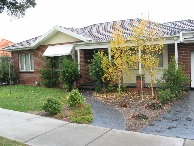 Charming 3-Bedroom Townhouse in Hughesdale Location Photo