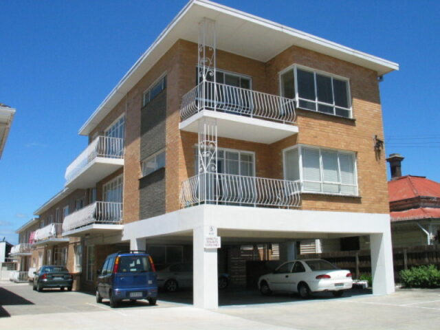 UNDER APPLICATION -WHAT A POSITION!!! ….. ONLY 100M TO LYGON ST TRAMLINE AND SHOPS Location Photo