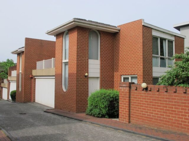 GREAT TOWNHOUSE 5 MINUTE WALK TO BOX HILL CENTRAL Location Photo