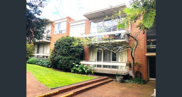 Stylish 2-Bedroom Apartment in the Heart of Toorak Location Photo