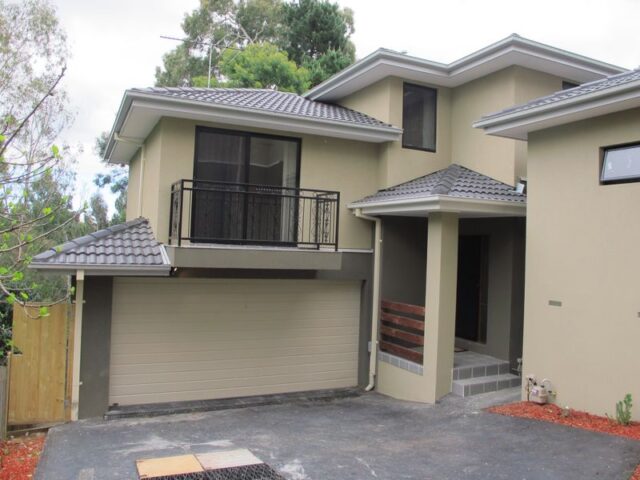 Stylish 3-Bedroom Townhouse in Doncaster East Location Photo