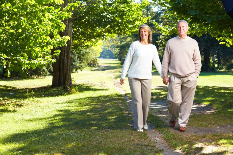 Resized Old people walking holding hands – Goldcare STOCK PHOTO