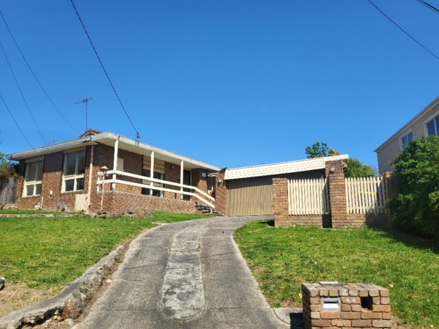 Elevated Family Home with Stunning Views in Doncaster East Location Photo