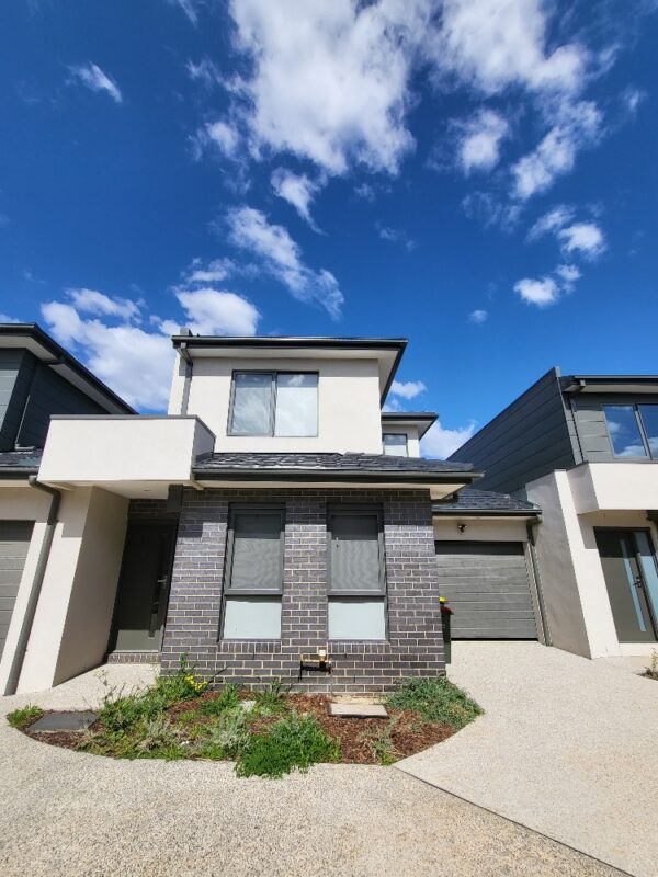 Brand New 3 Bed 2 Bath Townhouse in the Heart of Werribee Location Photo