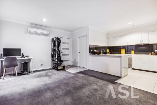 Prime Main Road Location! Location Photo