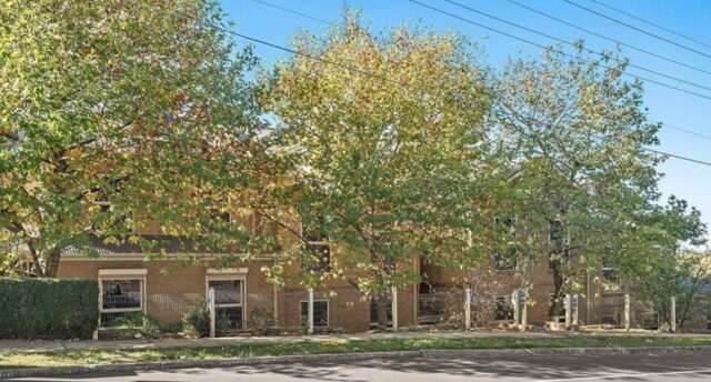 Stylish 3-Bedroom Apartment in Montmorency Location Photo