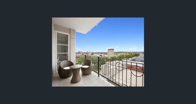 Penthouse Living in East Melbourne Location Photo