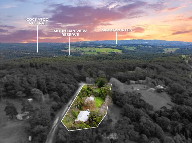 A Peaceful Retreat and Former School only a short drive from Melbourne Location Photo