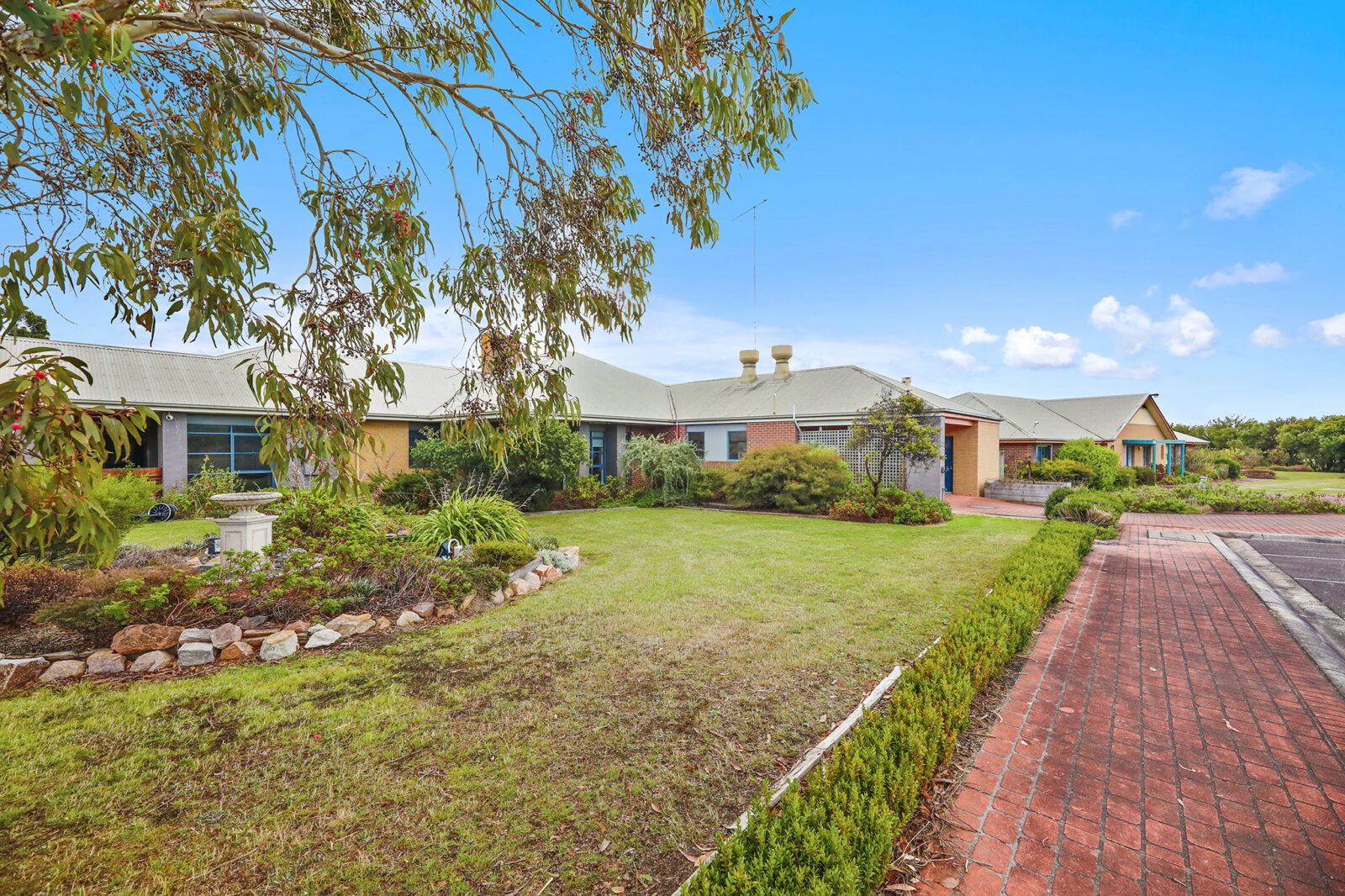 WEB_59-91PhillipParadeChurchill_030