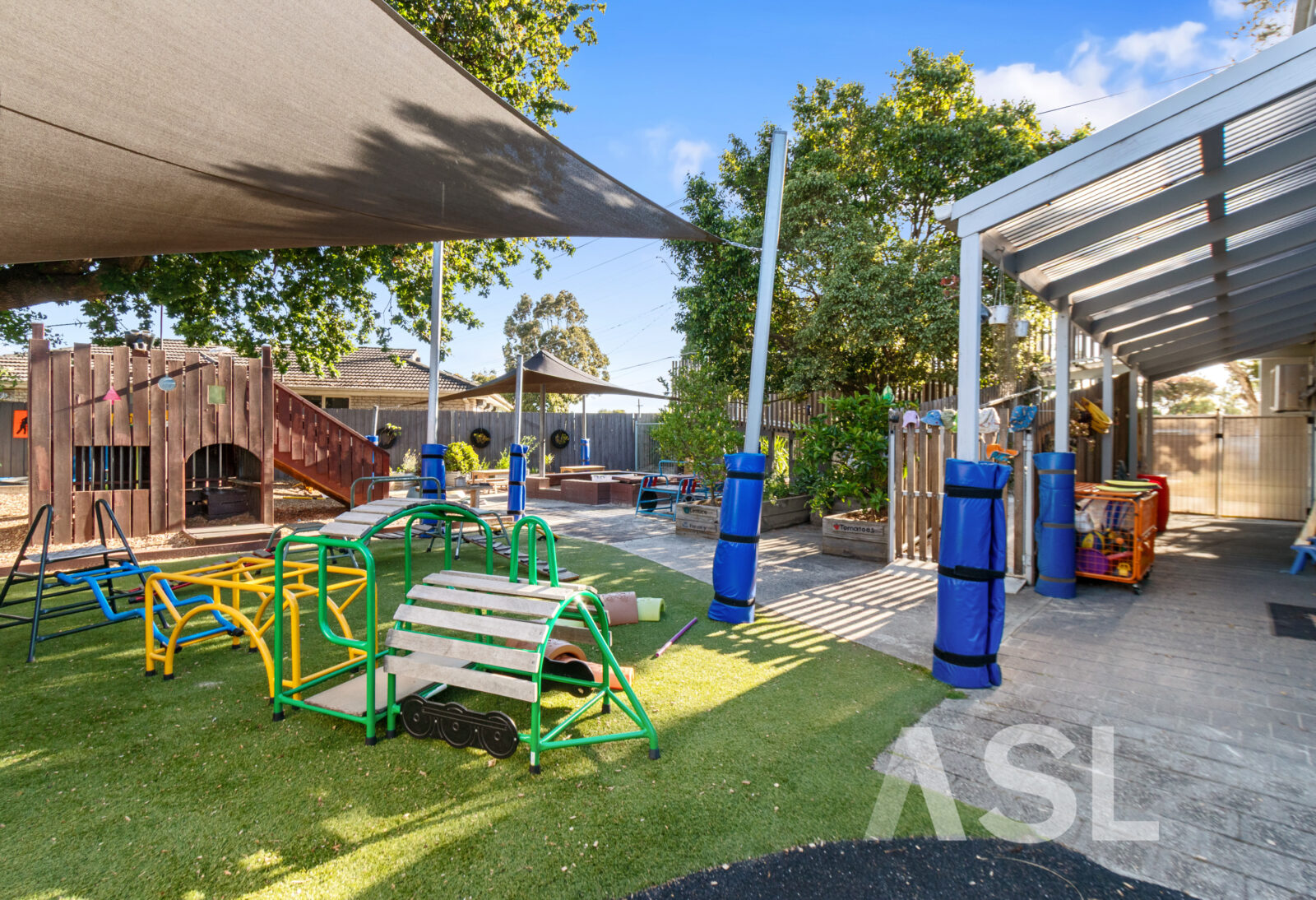 027_Open2view_ID984396-736_-_738_Heatherton_Road